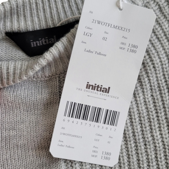 initial NWT Pullover Cropped, Light Grey - Picture 13 of 13